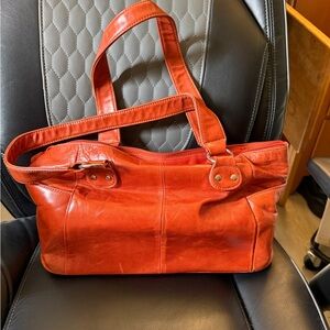 BUTLER BAG in color ginger with inner organizer